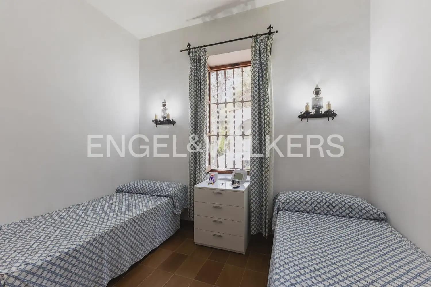Chalet de 9 habitaciones en Náquera en venta - 1.180.000 € (Ref: 9898263)