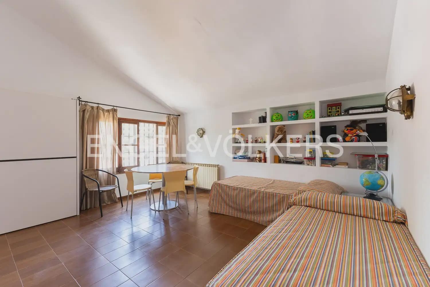 Chalet de 9 habitaciones en Náquera en venta - 1.180.000 € (Ref: 9898263)