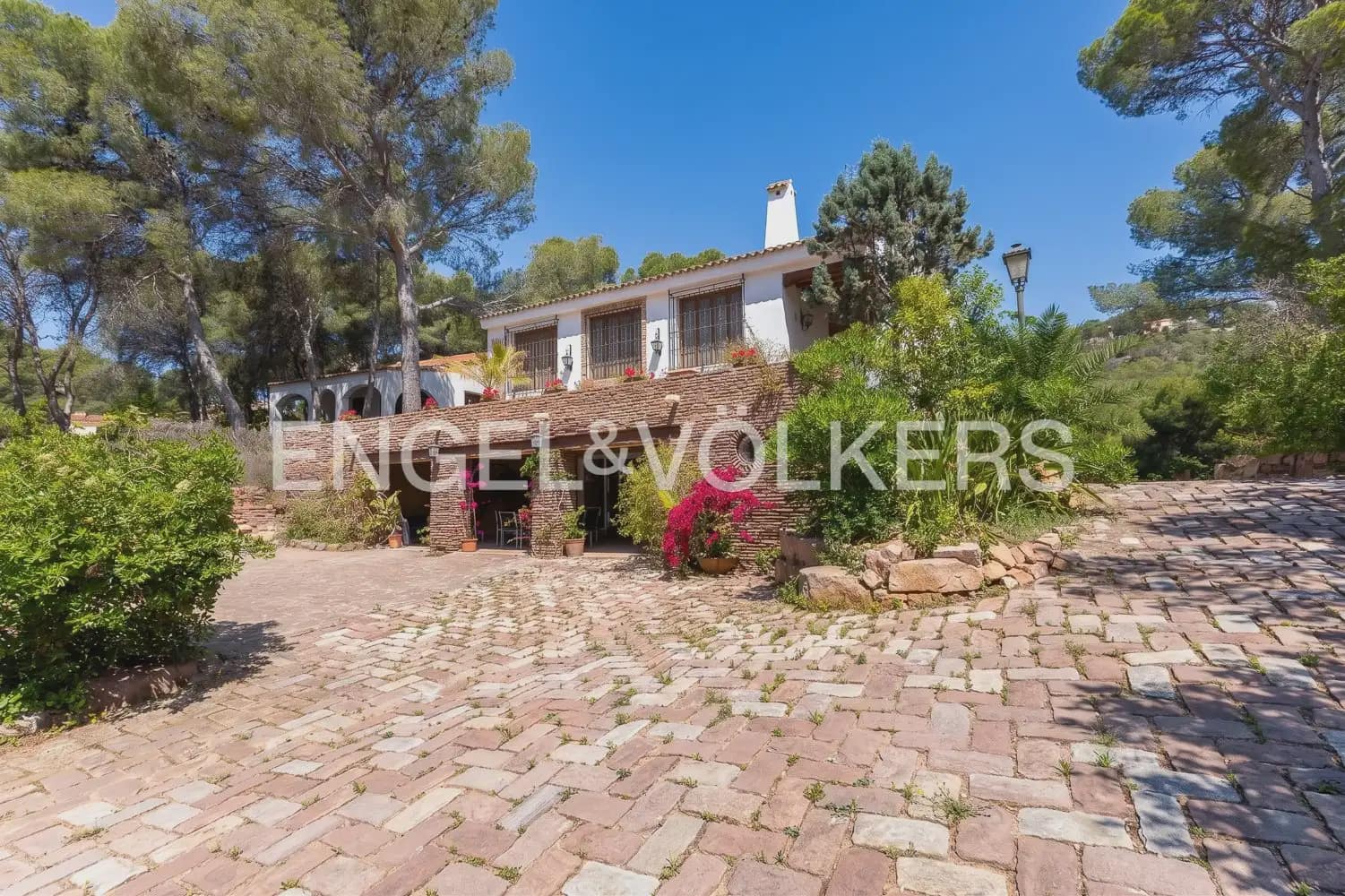 Chalet de 9 habitaciones en Náquera en venta - 1.180.000 € (Ref: 9898263)