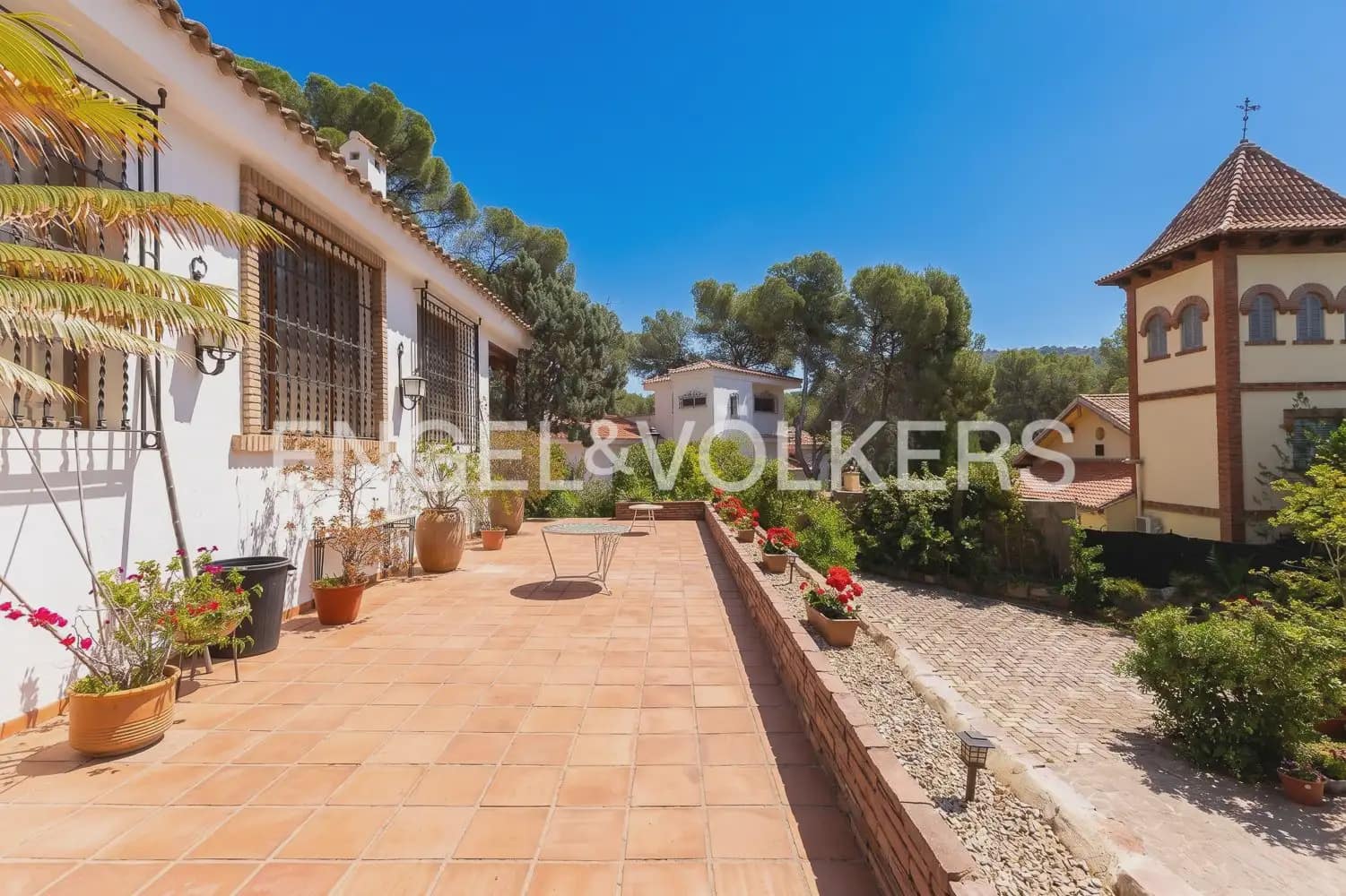 Chalet de 9 habitaciones en Náquera en venta - 1.180.000 € (Ref: 9898263)