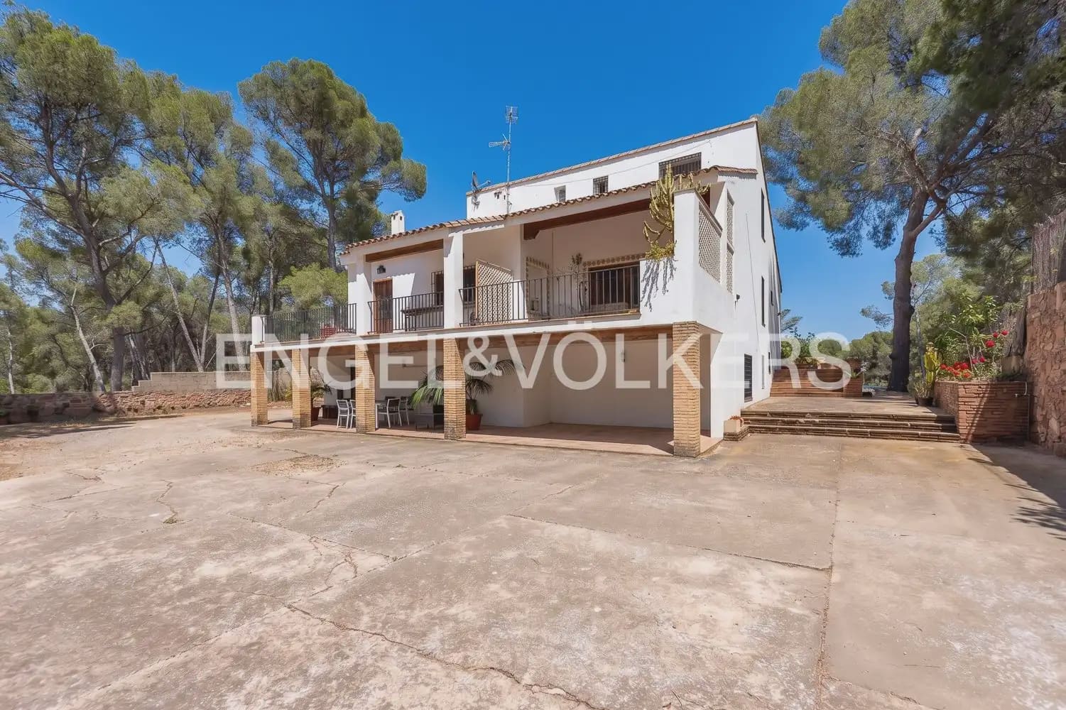 Chalet de 9 habitaciones en Náquera en venta - 1.180.000 € (Ref: 9898263)