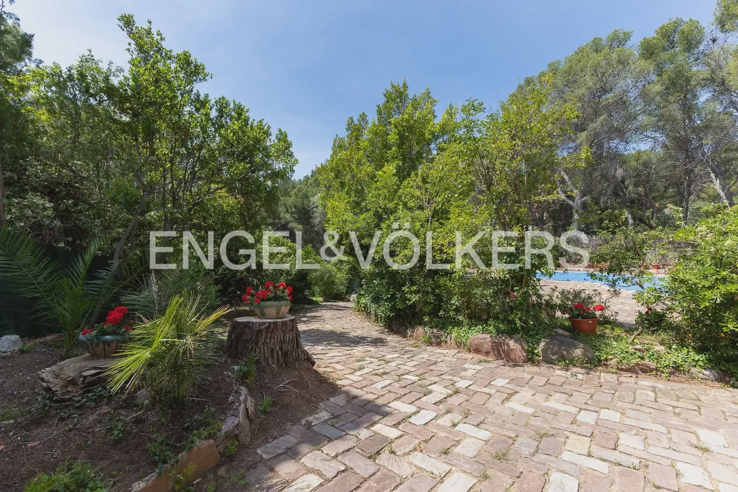 Chalet de 9 habitaciones en Náquera en venta - 1.180.000 € (Ref: 9898263)
