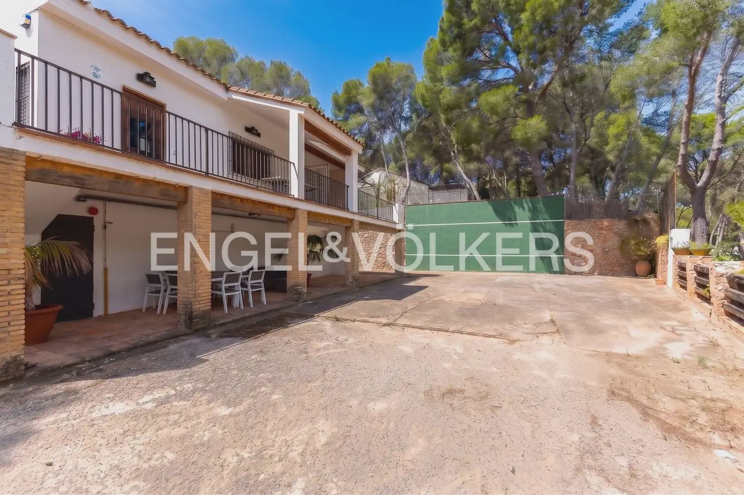 Chalet de 9 habitaciones en Náquera en venta - 1.180.000 € (Ref: 9898263)