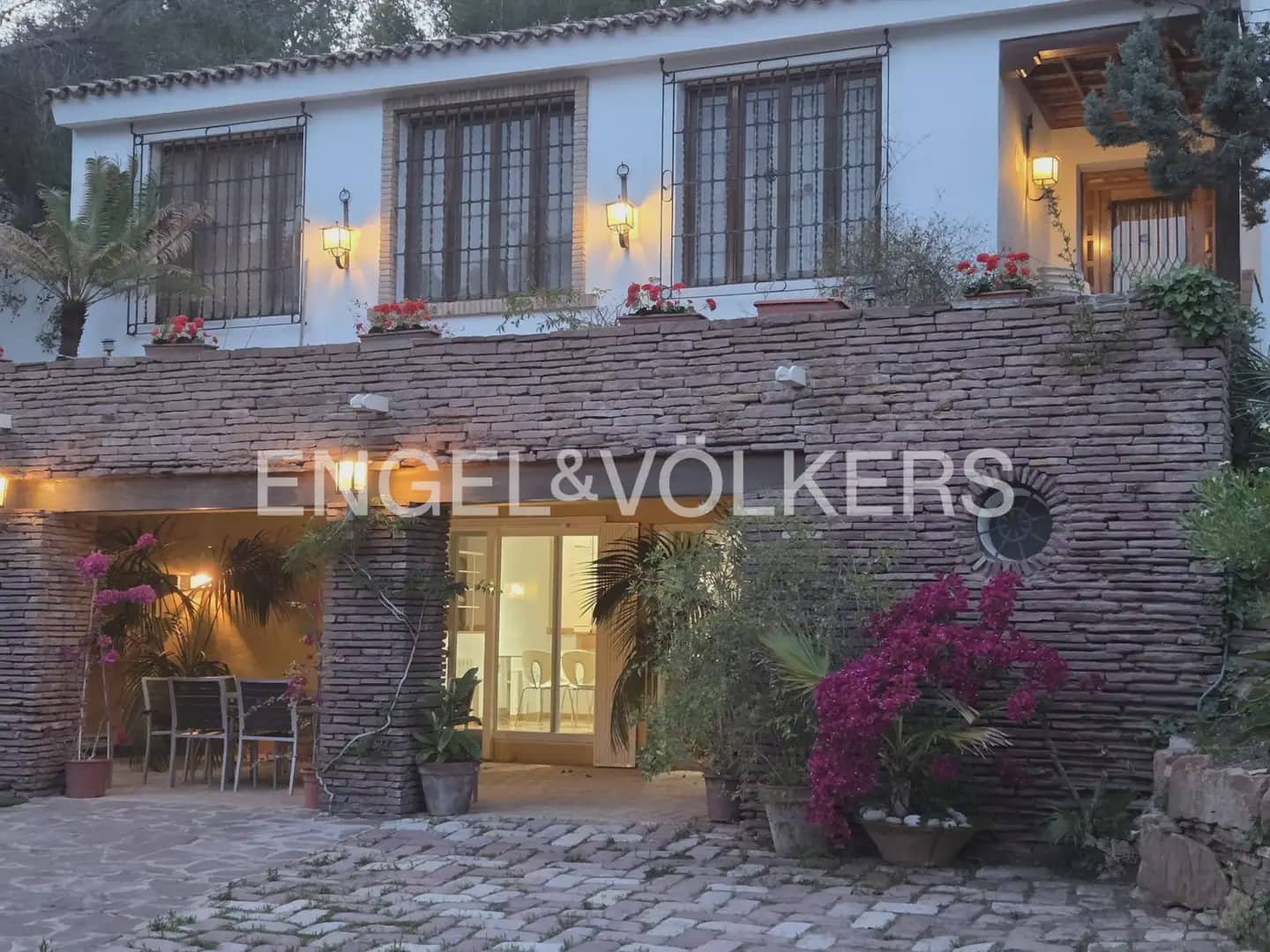 Chalet de 9 habitaciones en Náquera en venta - 1.180.000 € (Ref: 9898263)