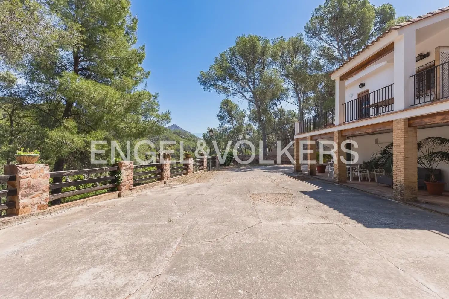 Chalet de 9 habitaciones en Náquera en venta - 1.180.000 € (Ref: 9898263)