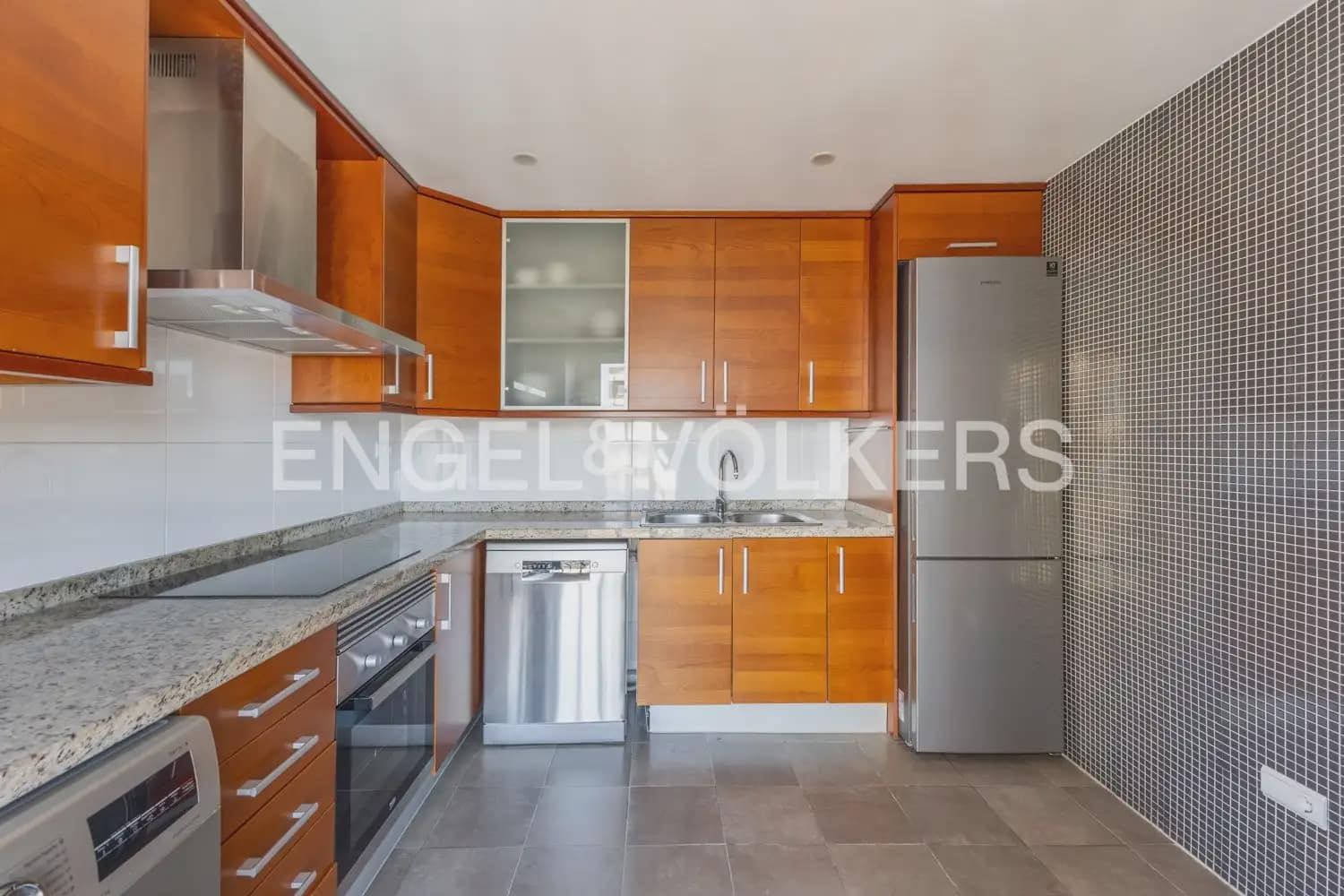 2 sovrum Takvåning att hyra i Valencia stad - 2 000 € (Ref: 9898266)