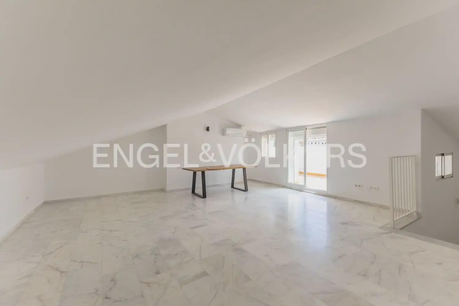 2 sovrum Takvåning att hyra i Valencia stad - 2 000 € (Ref: 9898266)