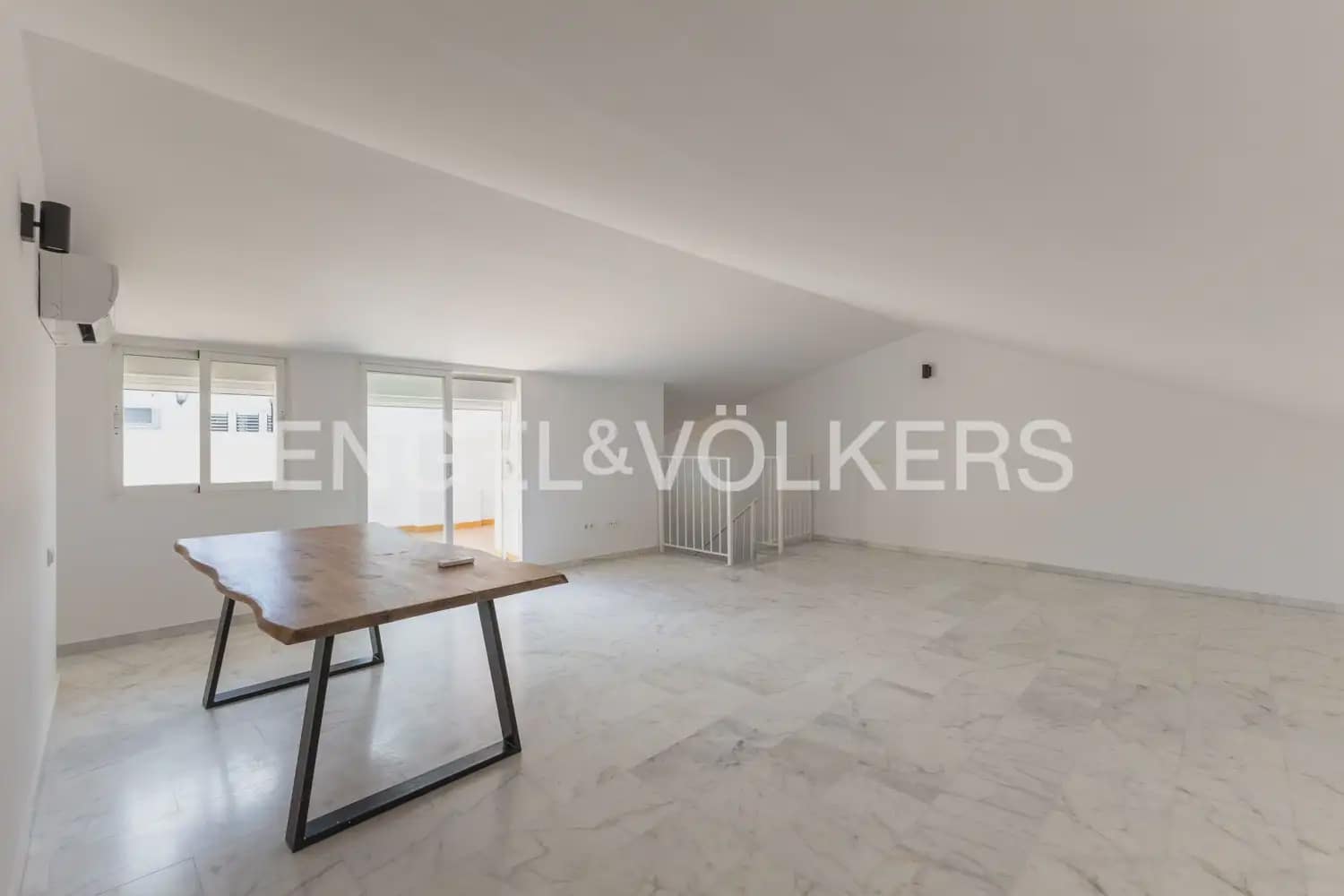 2 sovrum Takvåning att hyra i Valencia stad - 2 000 € (Ref: 9898266)
