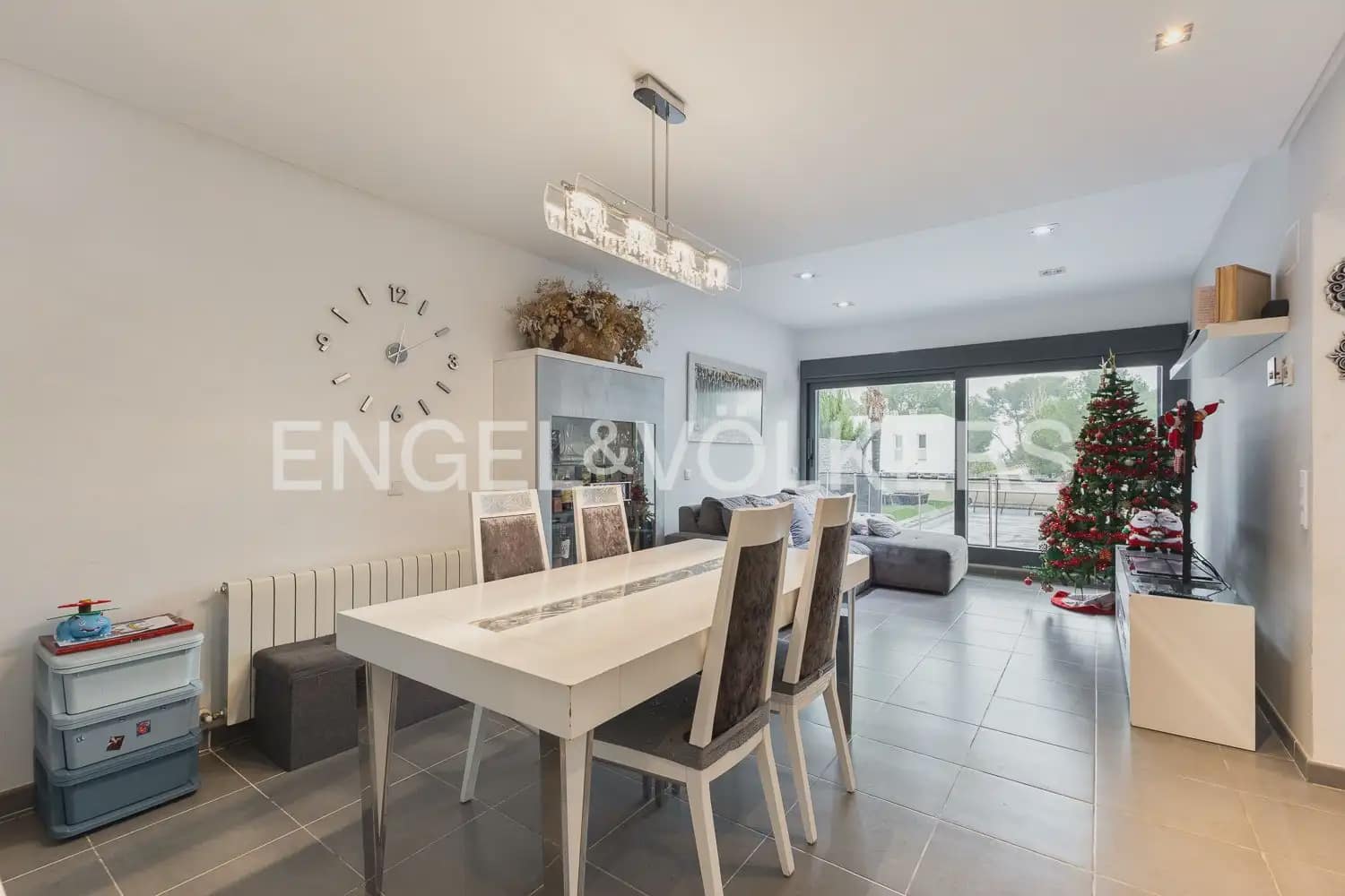 5 bedroom Villa for sale in San Antonio de Benageber with pool garage - € 550,000 (Ref: 9898267)