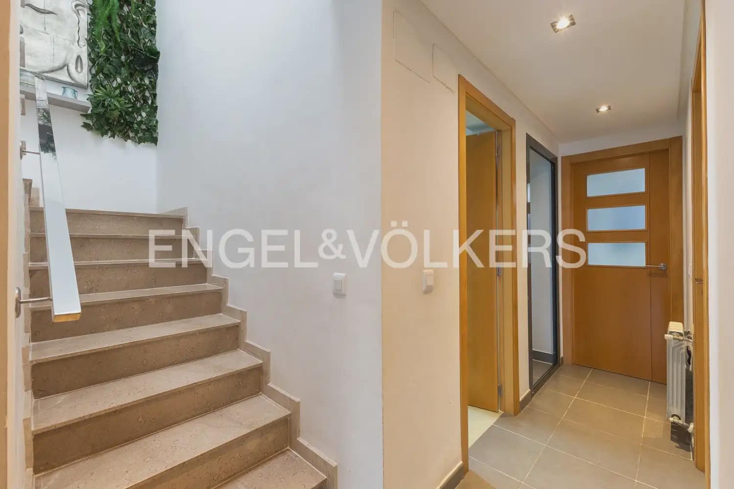 5 bedroom Villa for sale in San Antonio de Benageber with pool garage - € 550,000 (Ref: 9898267)