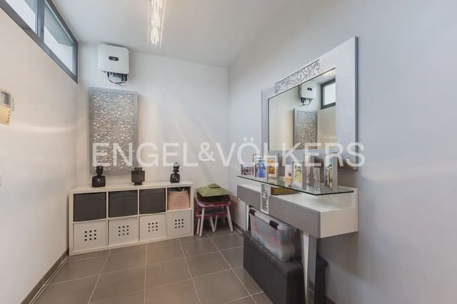 5 bedroom Villa for sale in San Antonio de Benagéber with pool garage - € 550,000 (Ref: 9898267)