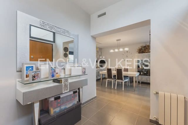 5 bedroom Villa for sale in San Antonio de Benagéber with pool garage - € 550,000 (Ref: 9898267)