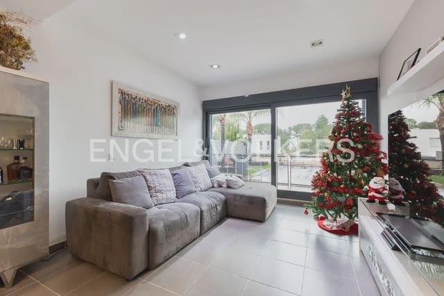 5 bedroom Villa for sale in San Antonio de Benagéber with pool garage - € 550,000 (Ref: 9898267)