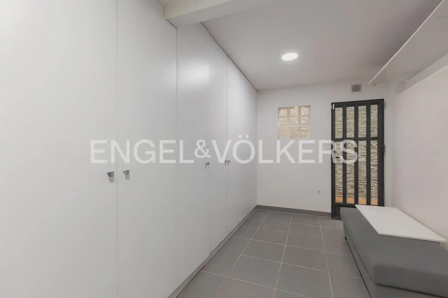 5 bedroom Villa for sale in San Antonio de Benageber with pool garage - € 550,000 (Ref: 9898267)