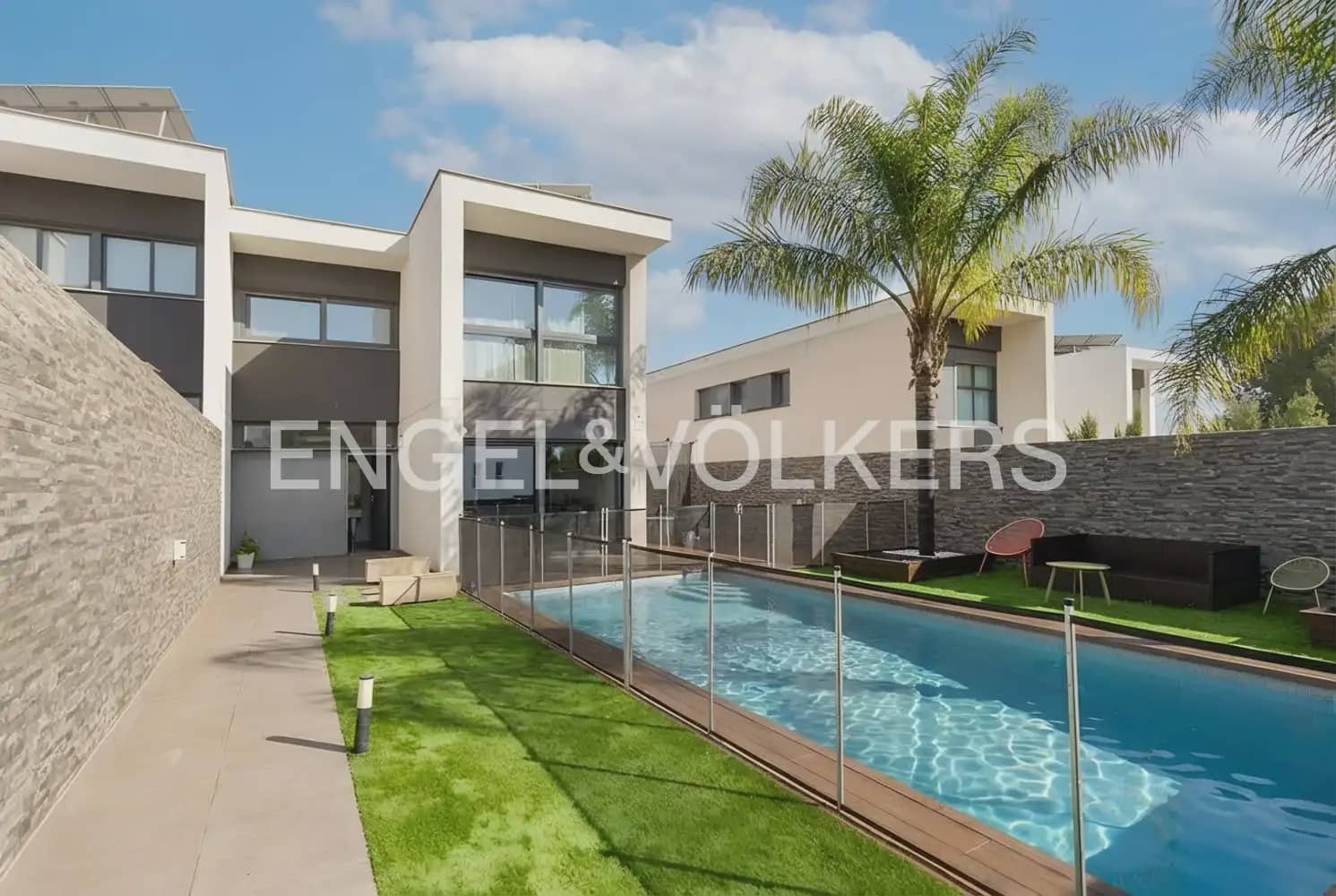 5 bedroom Villa for sale in San Antonio de Benageber with pool garage - € 550,000 (Ref: 9898267)