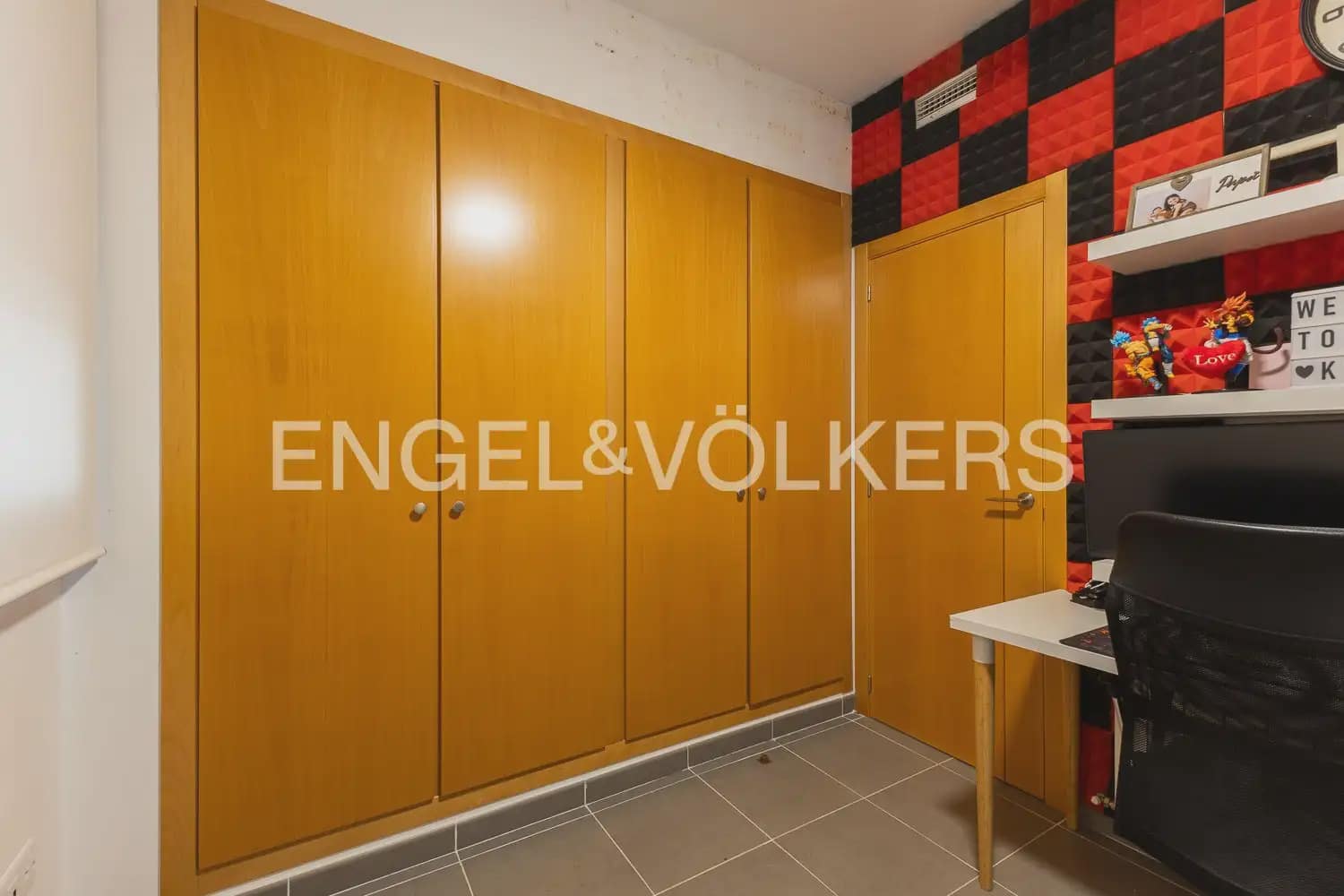 5 bedroom Villa for sale in San Antonio de Benageber with pool garage - € 550,000 (Ref: 9898267)