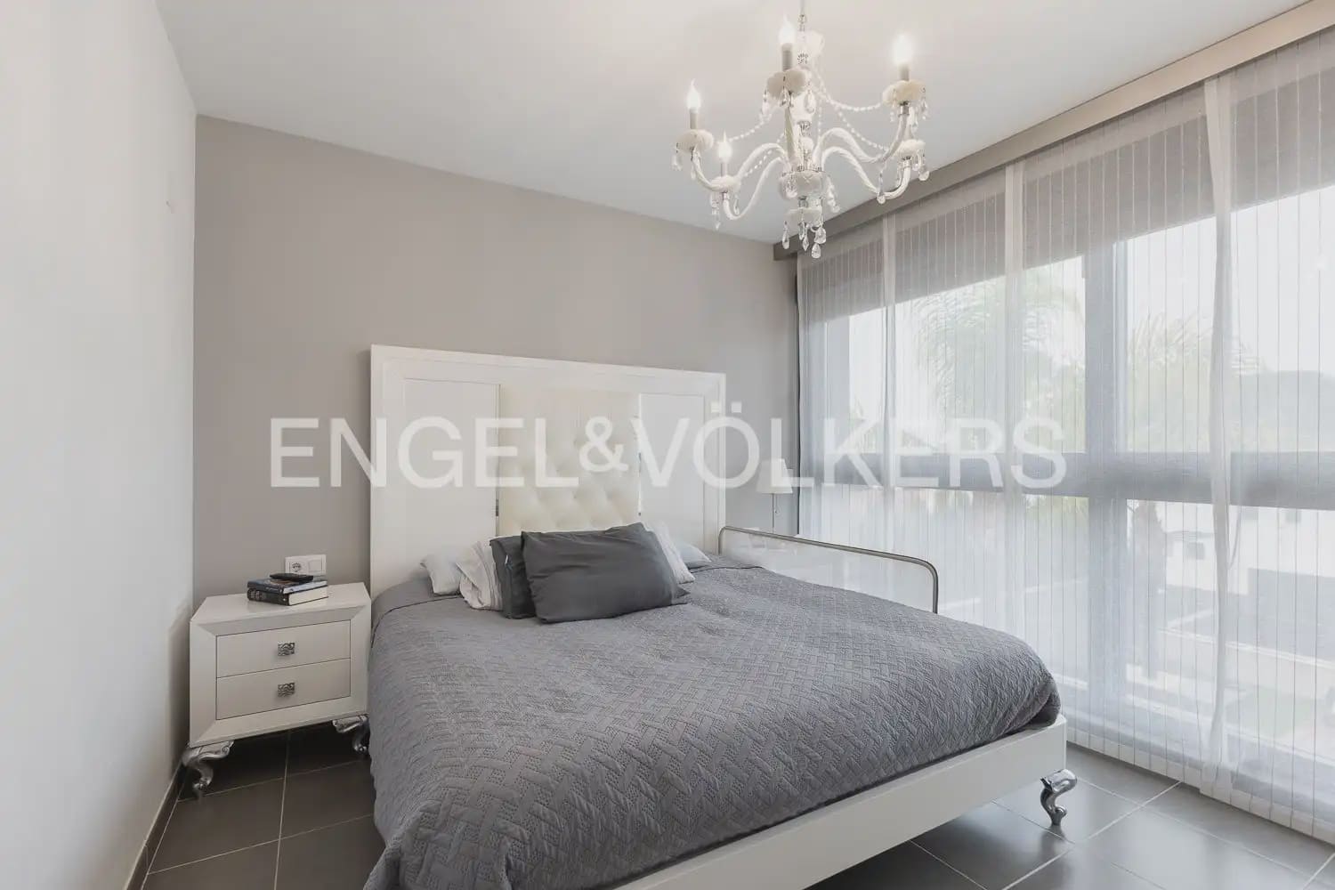 5 bedroom Villa for sale in San Antonio de Benageber with pool garage - € 550,000 (Ref: 9898267)