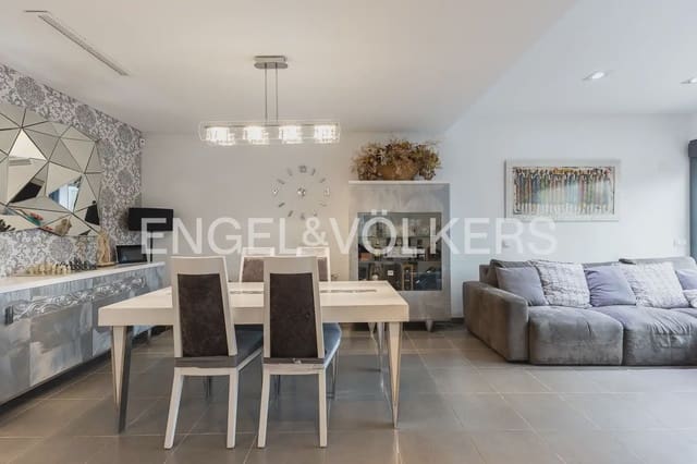 5 bedroom Villa for sale in San Antonio de Benagéber with pool garage - € 550,000 (Ref: 9898267)