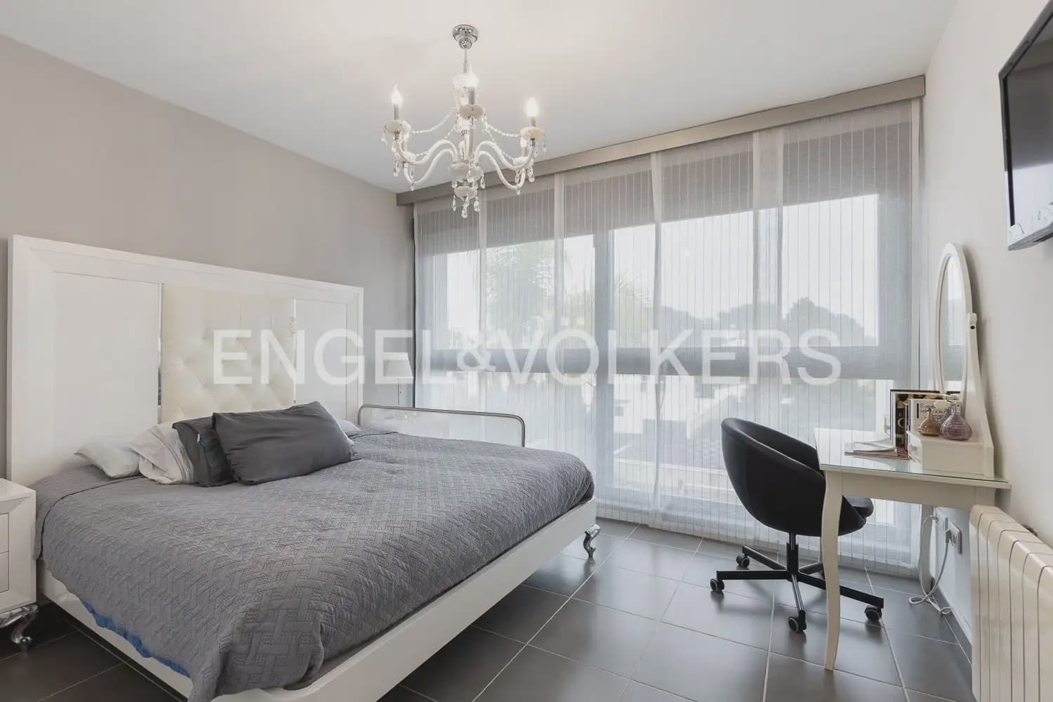 5 bedroom Villa for sale in San Antonio de Benageber with pool garage - € 550,000 (Ref: 9898267)