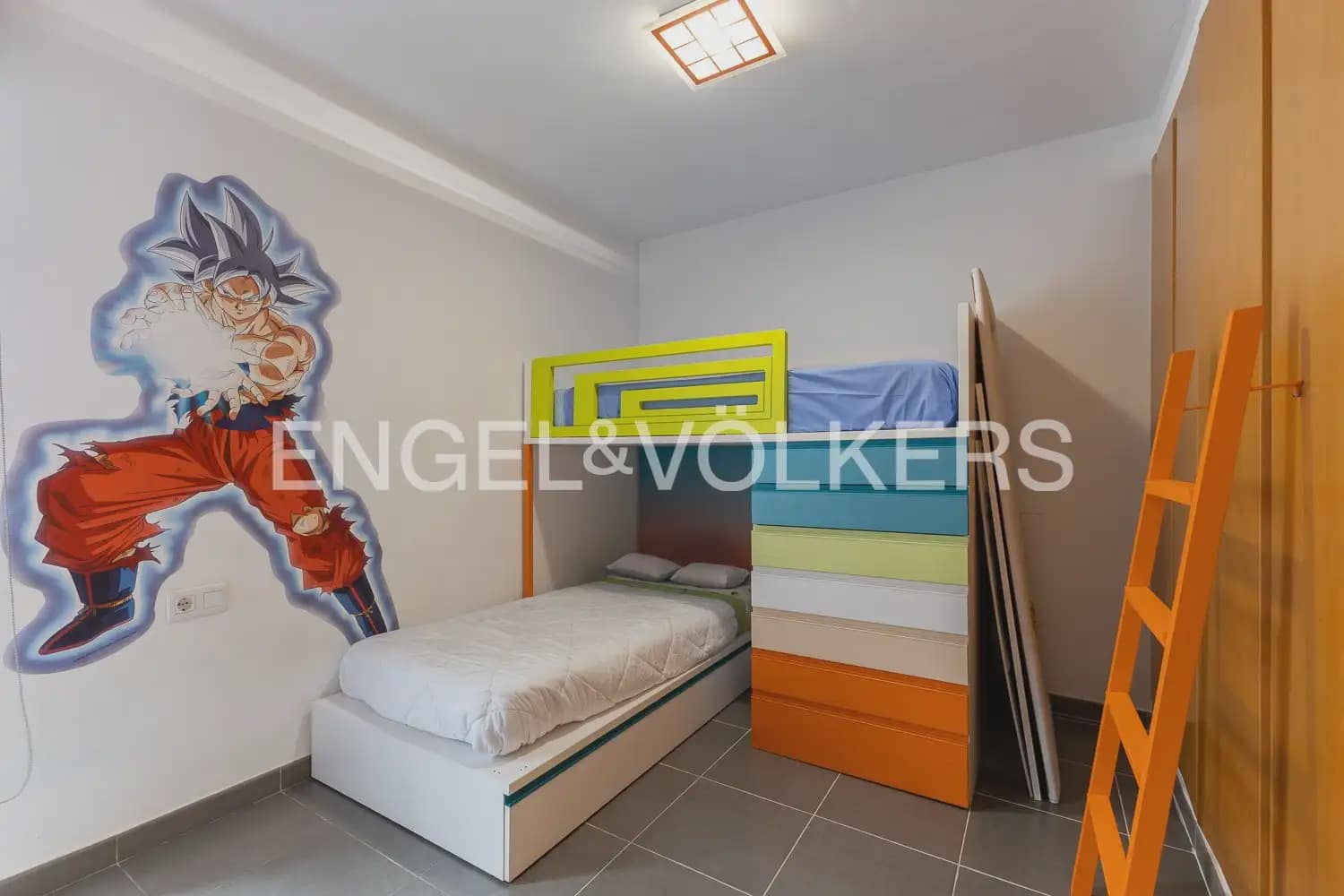 5 bedroom Villa for sale in San Antonio de Benageber with pool garage - € 550,000 (Ref: 9898267)