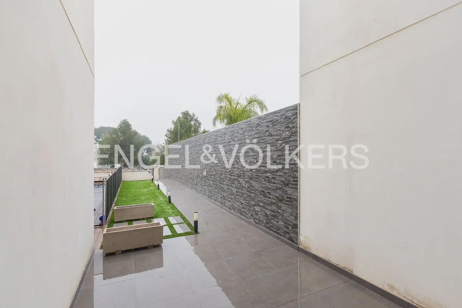 5 bedroom Villa for sale in San Antonio de Benageber with pool garage - € 550,000 (Ref: 9898267)