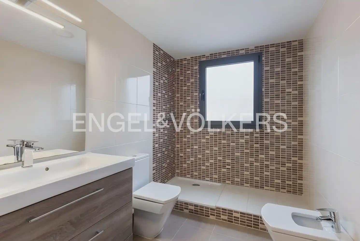 5 bedroom Villa for sale in San Antonio de Benageber with pool garage - € 550,000 (Ref: 9898267)