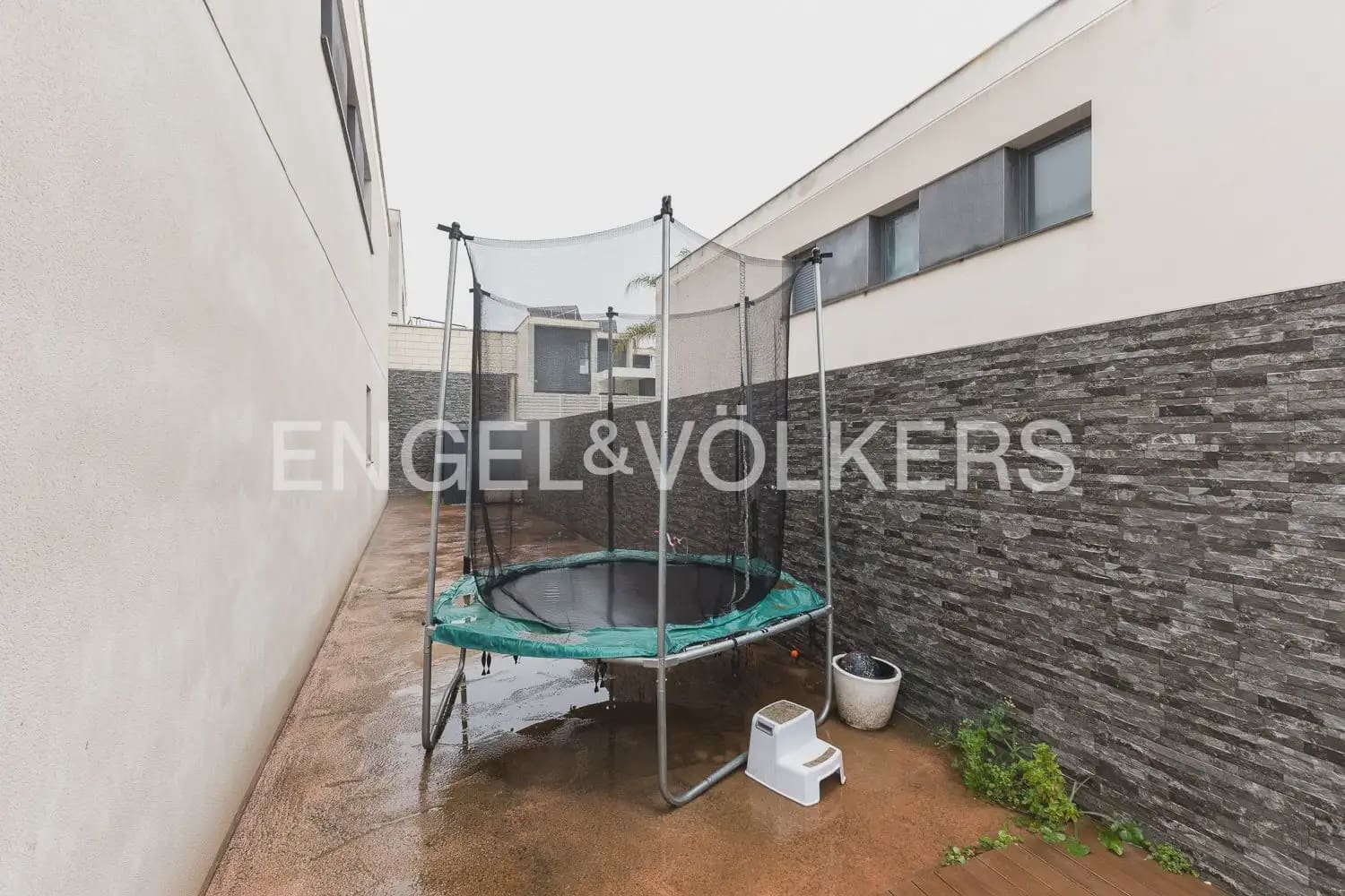 5 bedroom Villa for sale in San Antonio de Benageber with pool garage - € 550,000 (Ref: 9898267)