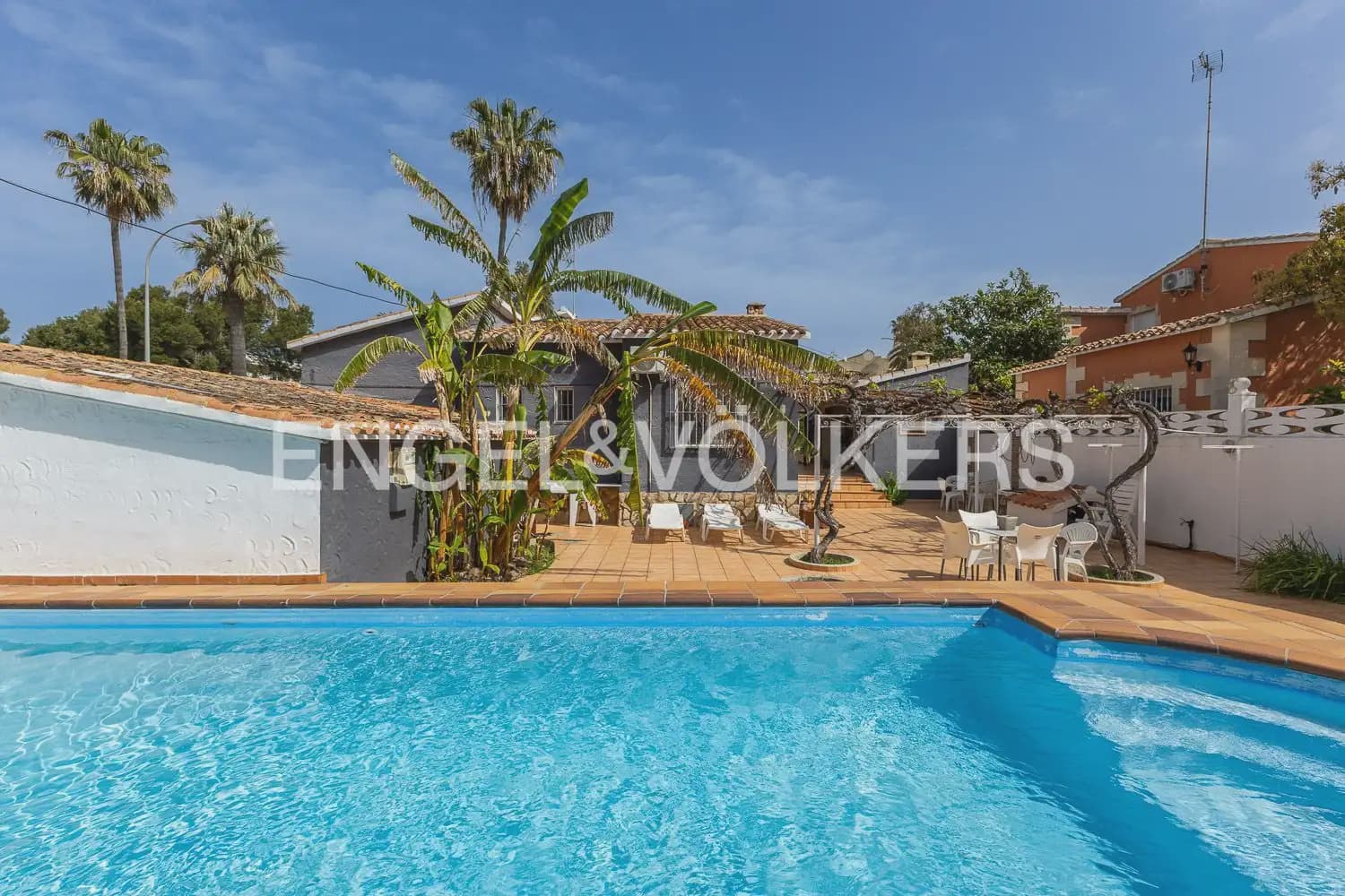 3 sovrum Villa till salu i Denia med pool garage - 695 000 € (Ref: 9898271)