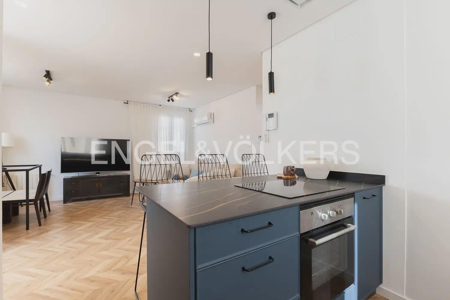 2 slaapkamer Penthouse te huur in Valencia stad - € 1.950 (Ref: 9898272)