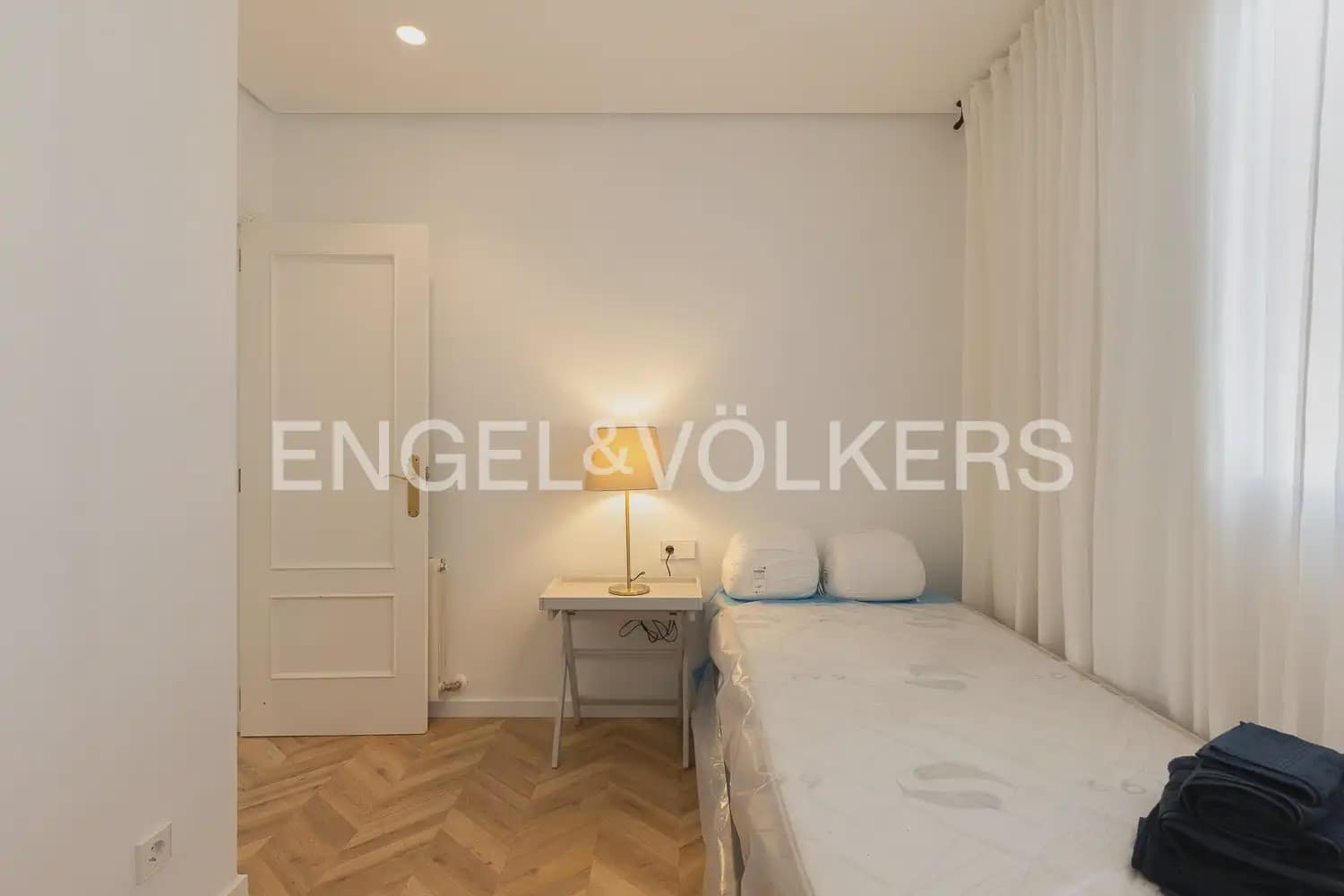 2 slaapkamer Penthouse te huur in Valencia stad - € 1.950 (Ref: 9898272)