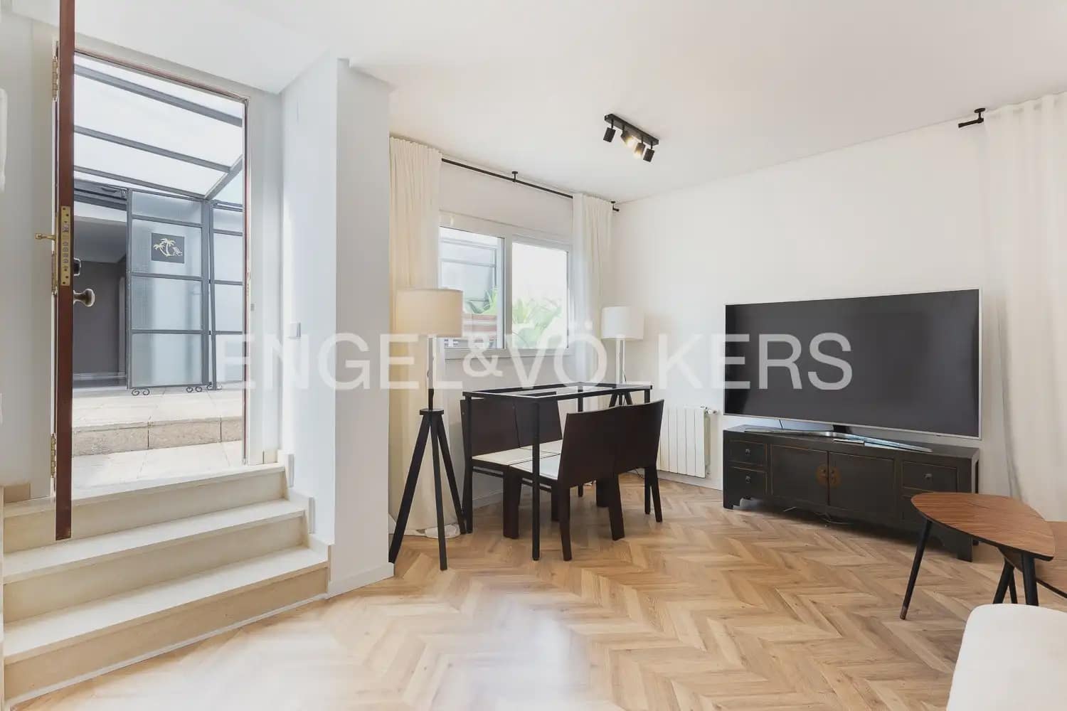2 slaapkamer Penthouse te huur in Valencia stad - € 1.950 (Ref: 9898272)