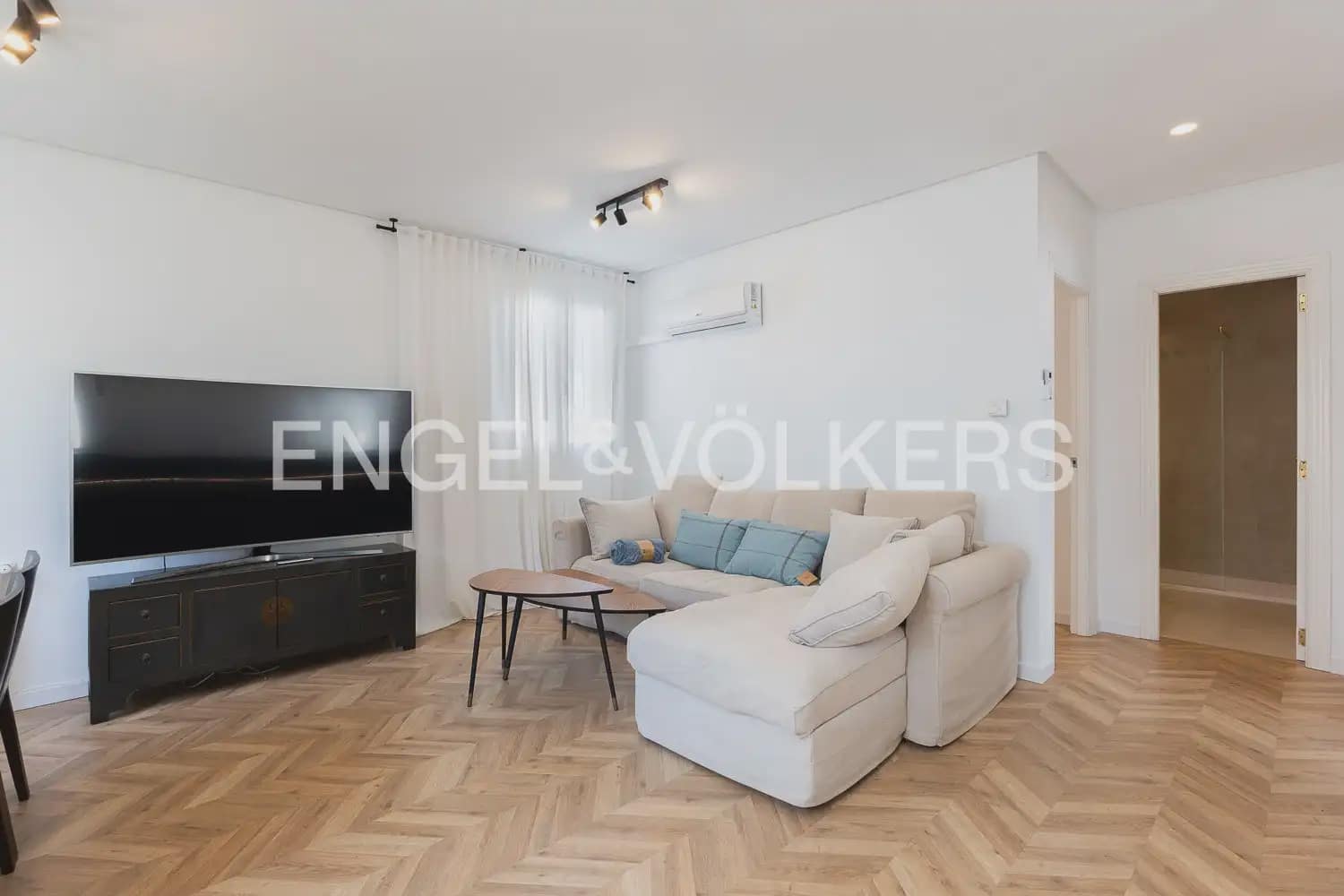 2 slaapkamer Penthouse te huur in Valencia stad - € 1.950 (Ref: 9898272)