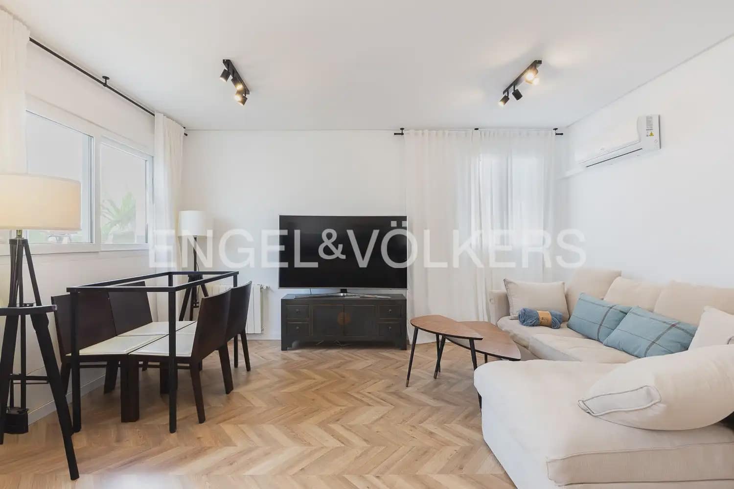 2 slaapkamer Penthouse te huur in Valencia stad - € 1.950 (Ref: 9898272)