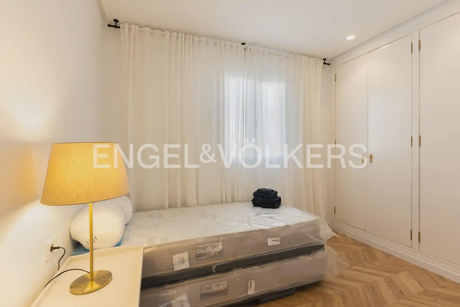 2 slaapkamer Penthouse te huur in Valencia stad - € 1.950 (Ref: 9898272)