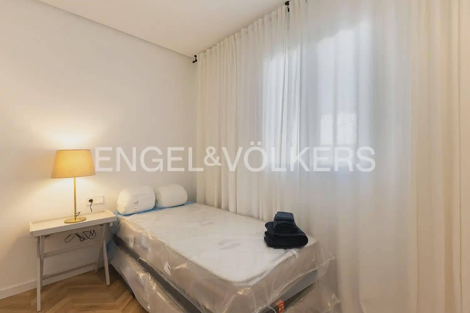 2 slaapkamer Penthouse te huur in Valencia stad - € 1.950 (Ref: 9898272)