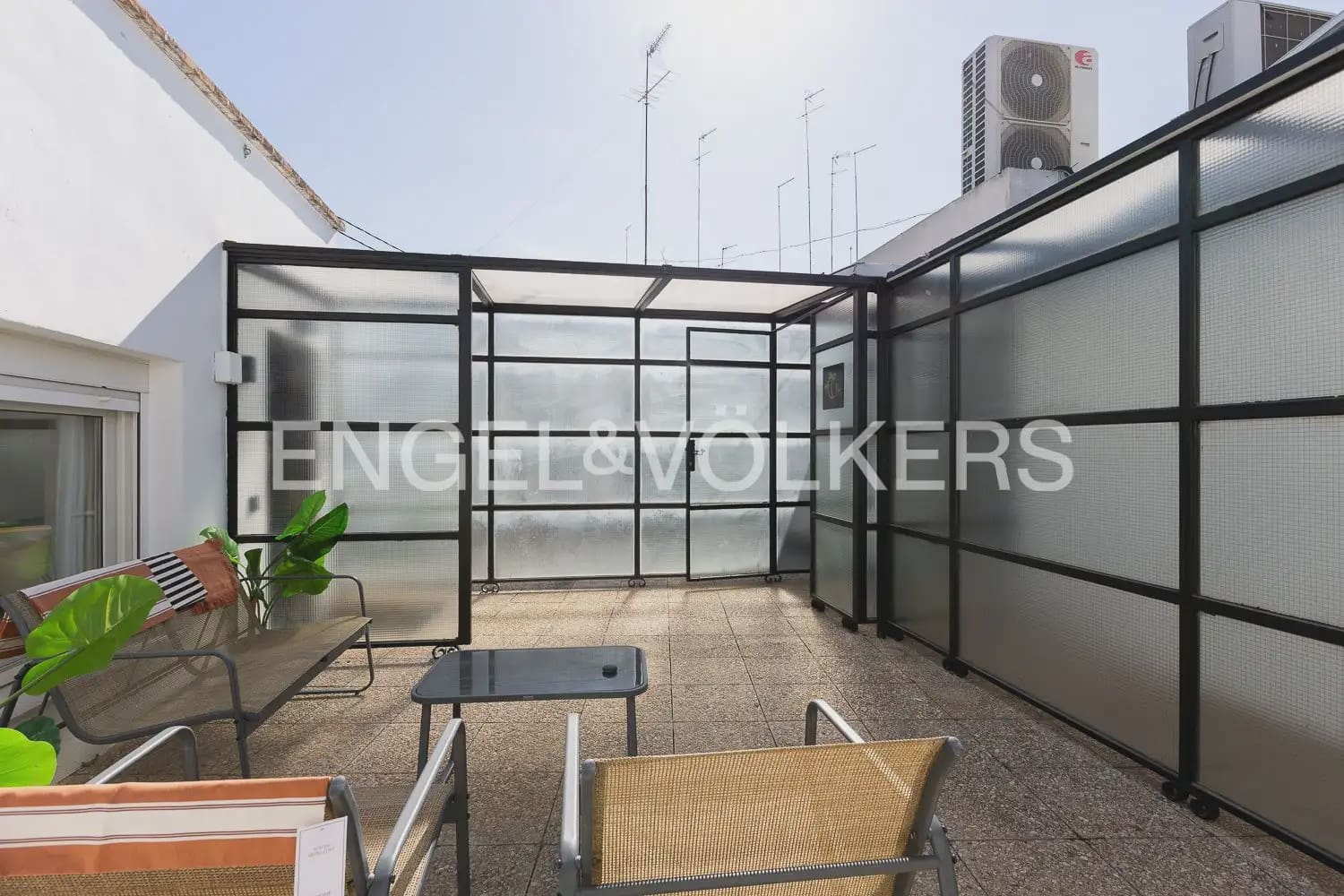 2 slaapkamer Penthouse te huur in Valencia stad - € 1.950 (Ref: 9898272)
