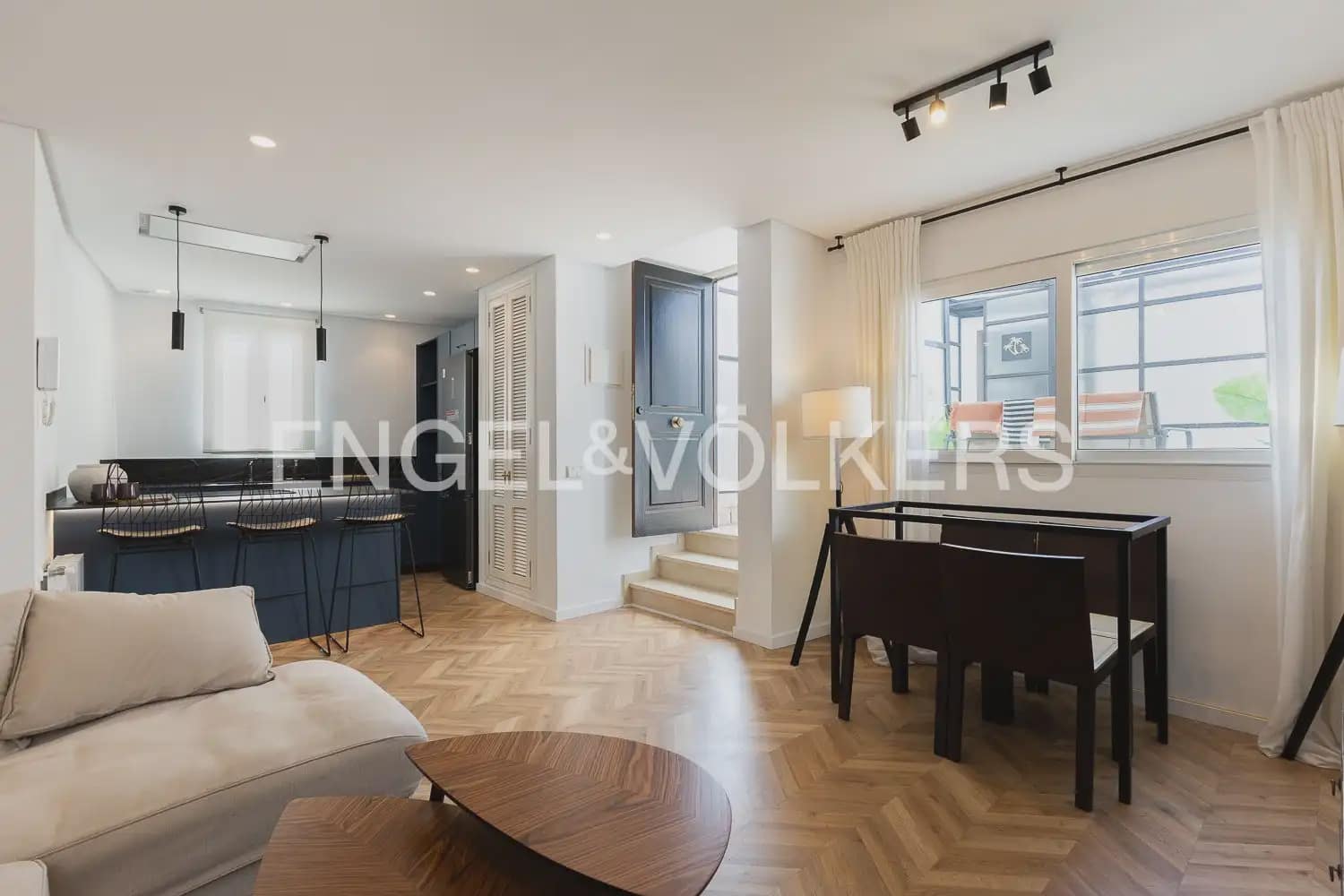 2 slaapkamer Penthouse te huur in Valencia stad - € 1.950 (Ref: 9898272)