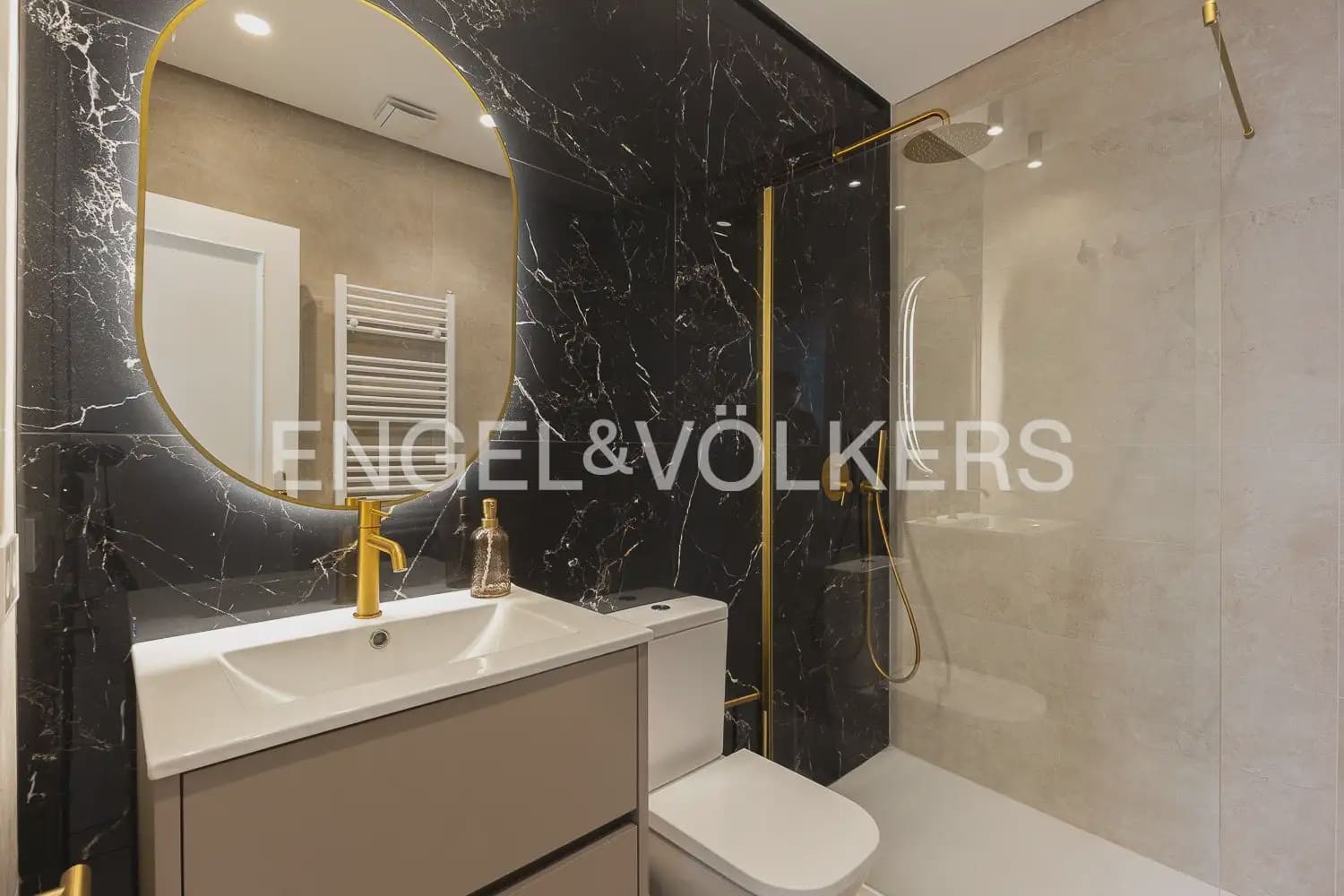 2 slaapkamer Penthouse te huur in Valencia stad - € 1.950 (Ref: 9898272)