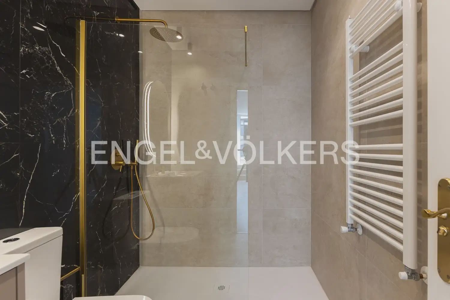2 slaapkamer Penthouse te huur in Valencia stad - € 1.950 (Ref: 9898272)