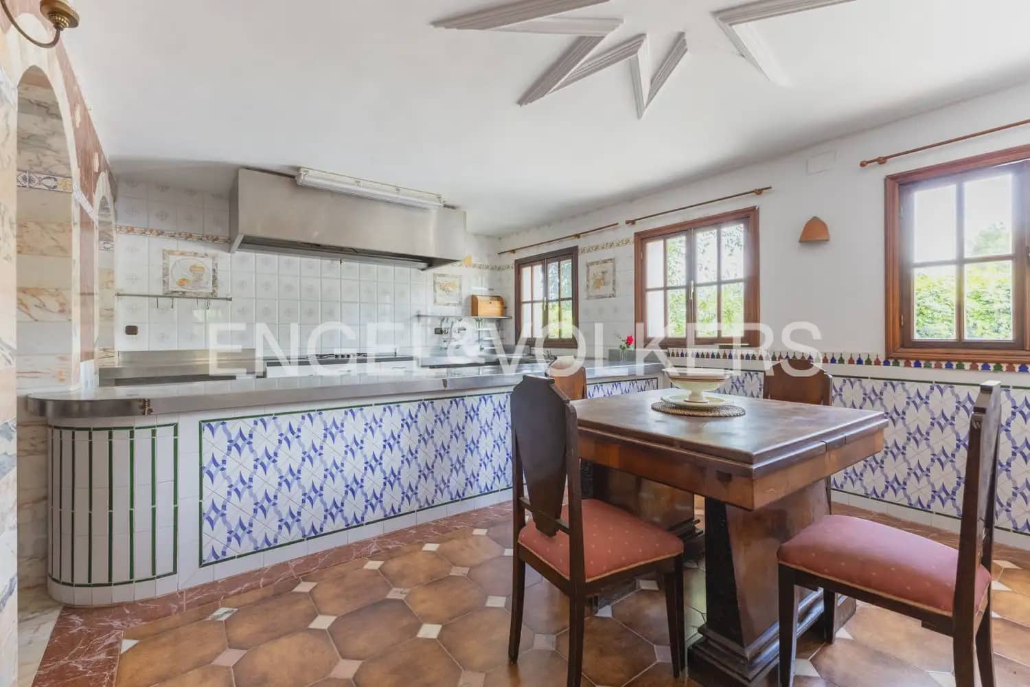 14 quarto Quinta/Casa Rural para venda em Denia com garagem - 1 380 000 € (Ref: 9898274)