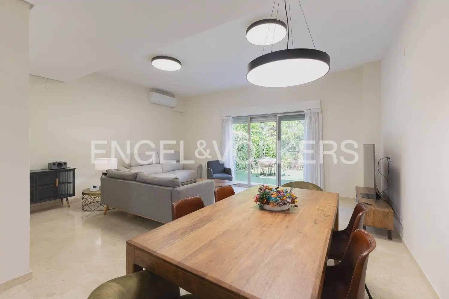 3 bedroom Terraced Villa for rent in Rocafort with garage - € 2,500 (Ref: 9898275)