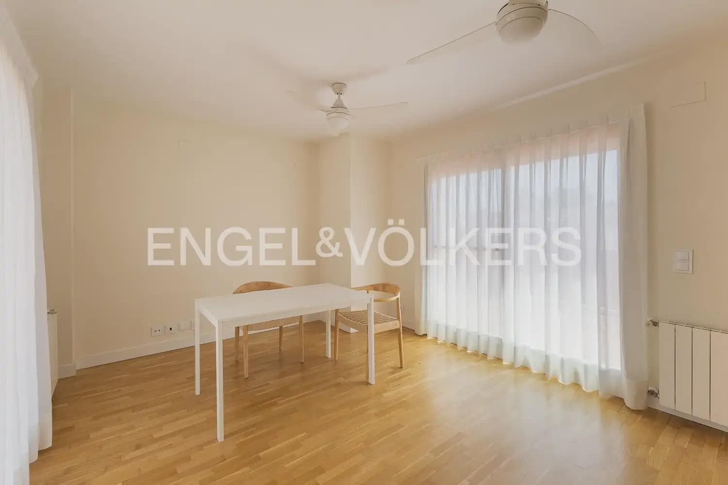 3 bedroom Terraced Villa for rent in Rocafort with garage - € 2,500 (Ref: 9898275)