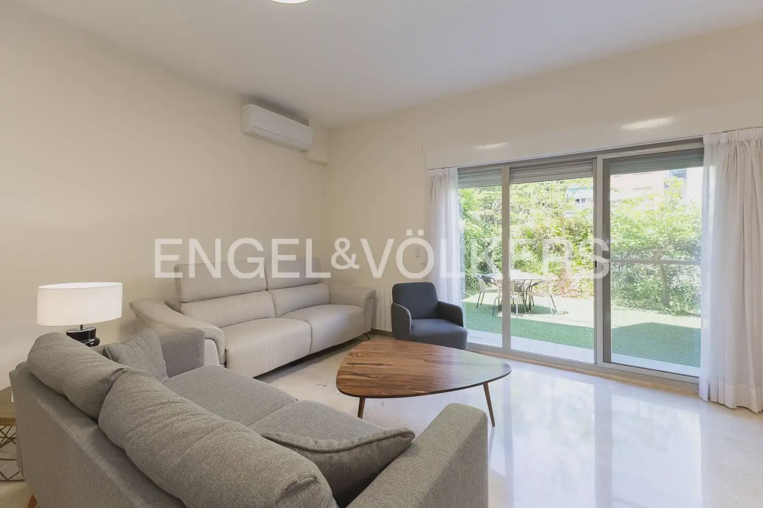 3 bedroom Terraced Villa for rent in Rocafort with garage - € 2,500 (Ref: 9898275)