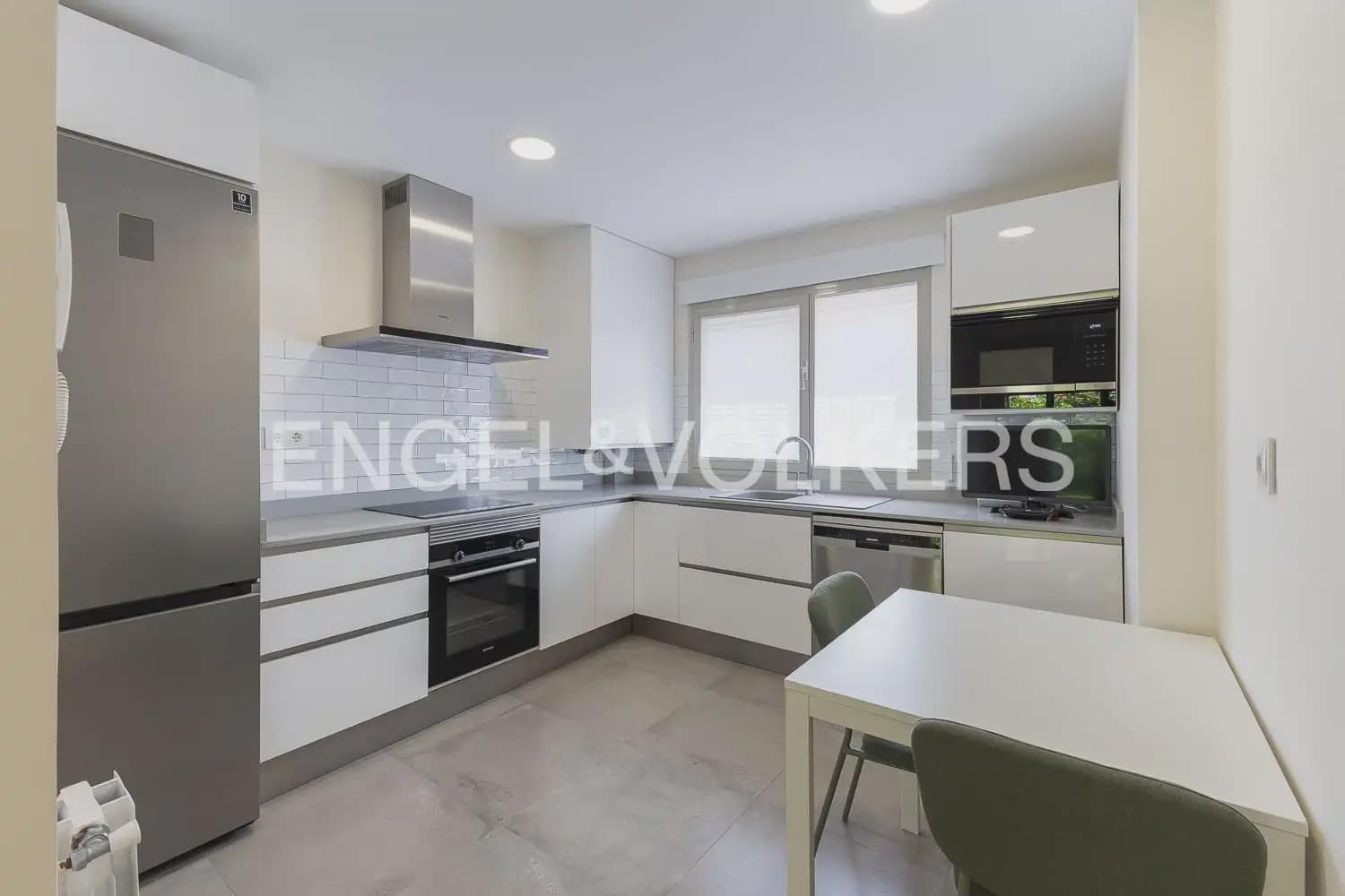 3 bedroom Terraced Villa for rent in Rocafort with garage - € 2,500 (Ref: 9898275)