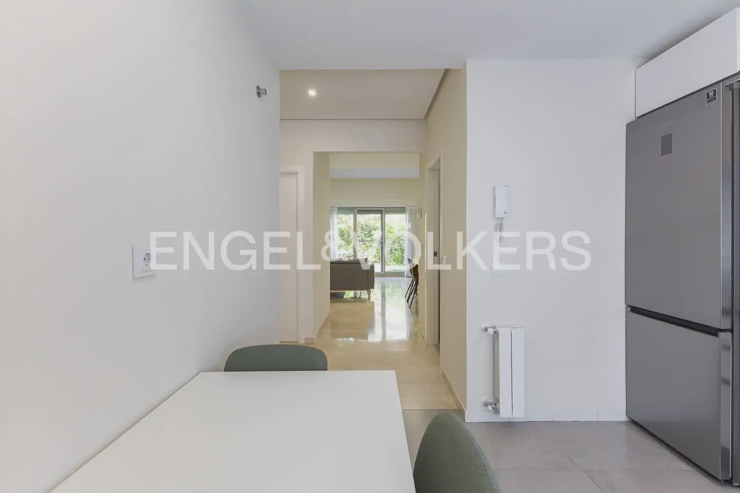 3 bedroom Terraced Villa for rent in Rocafort with garage - € 2,500 (Ref: 9898275)