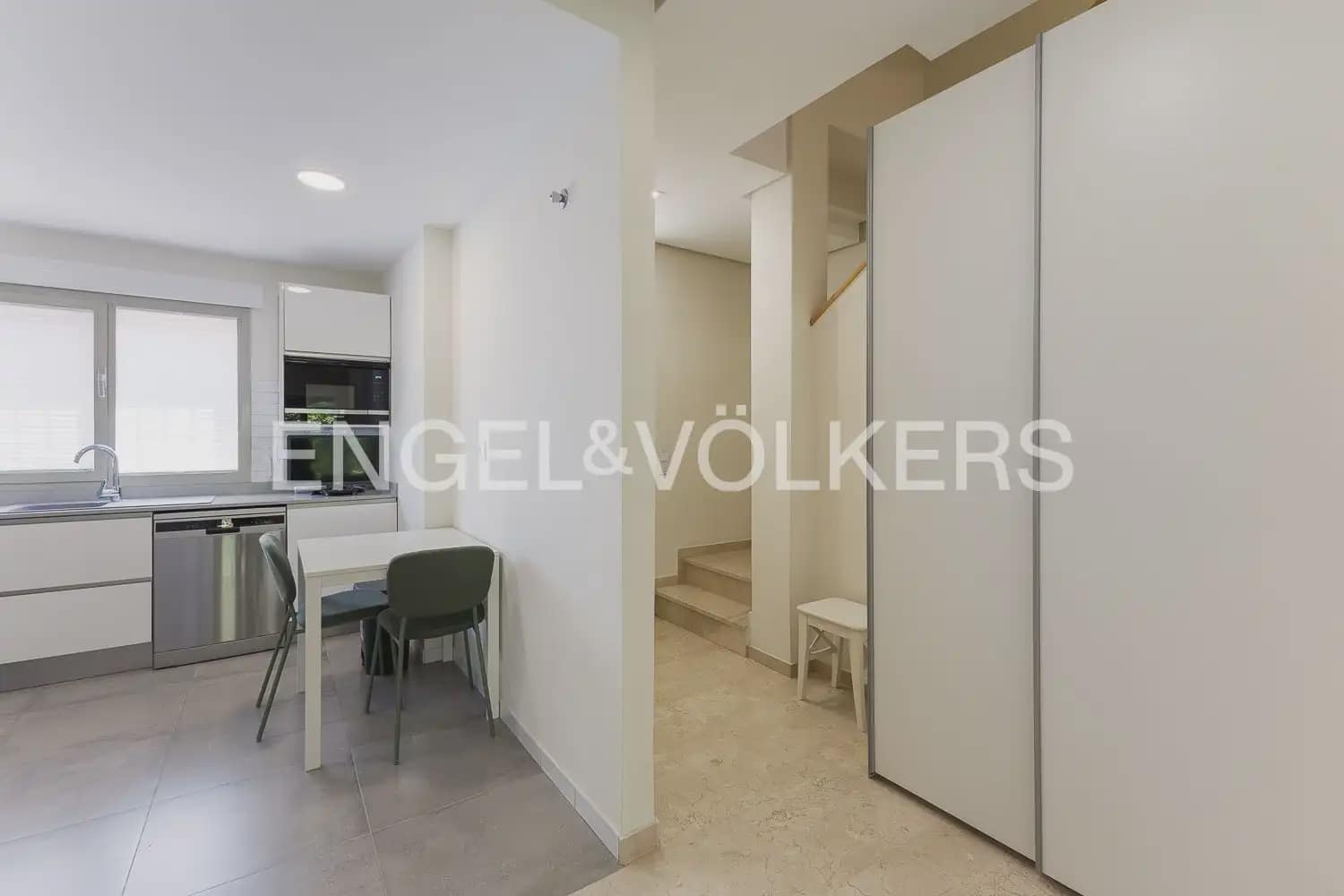 3 bedroom Terraced Villa for rent in Rocafort with garage - € 2,500 (Ref: 9898275)