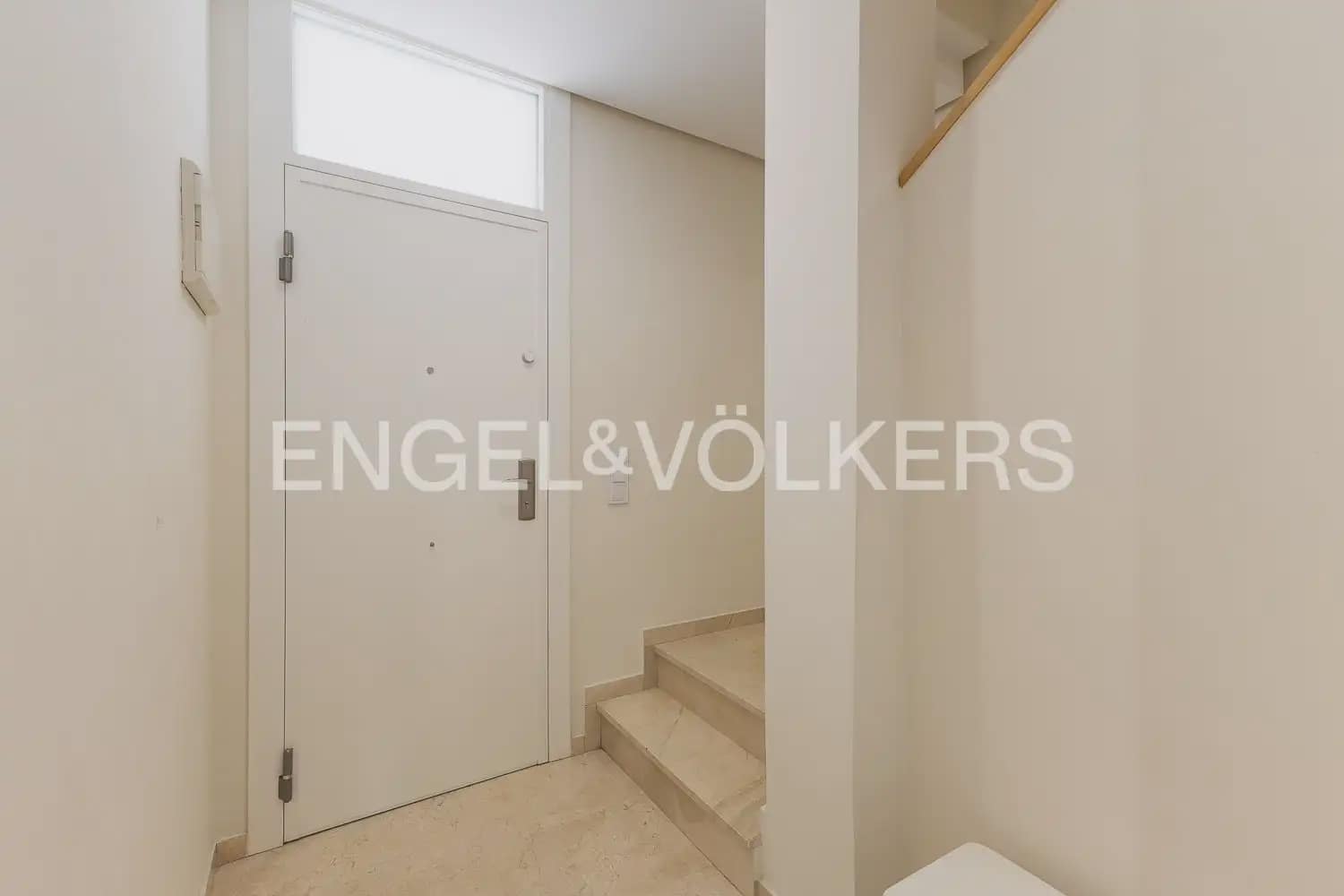 3 bedroom Terraced Villa for rent in Rocafort with garage - € 2,500 (Ref: 9898275)
