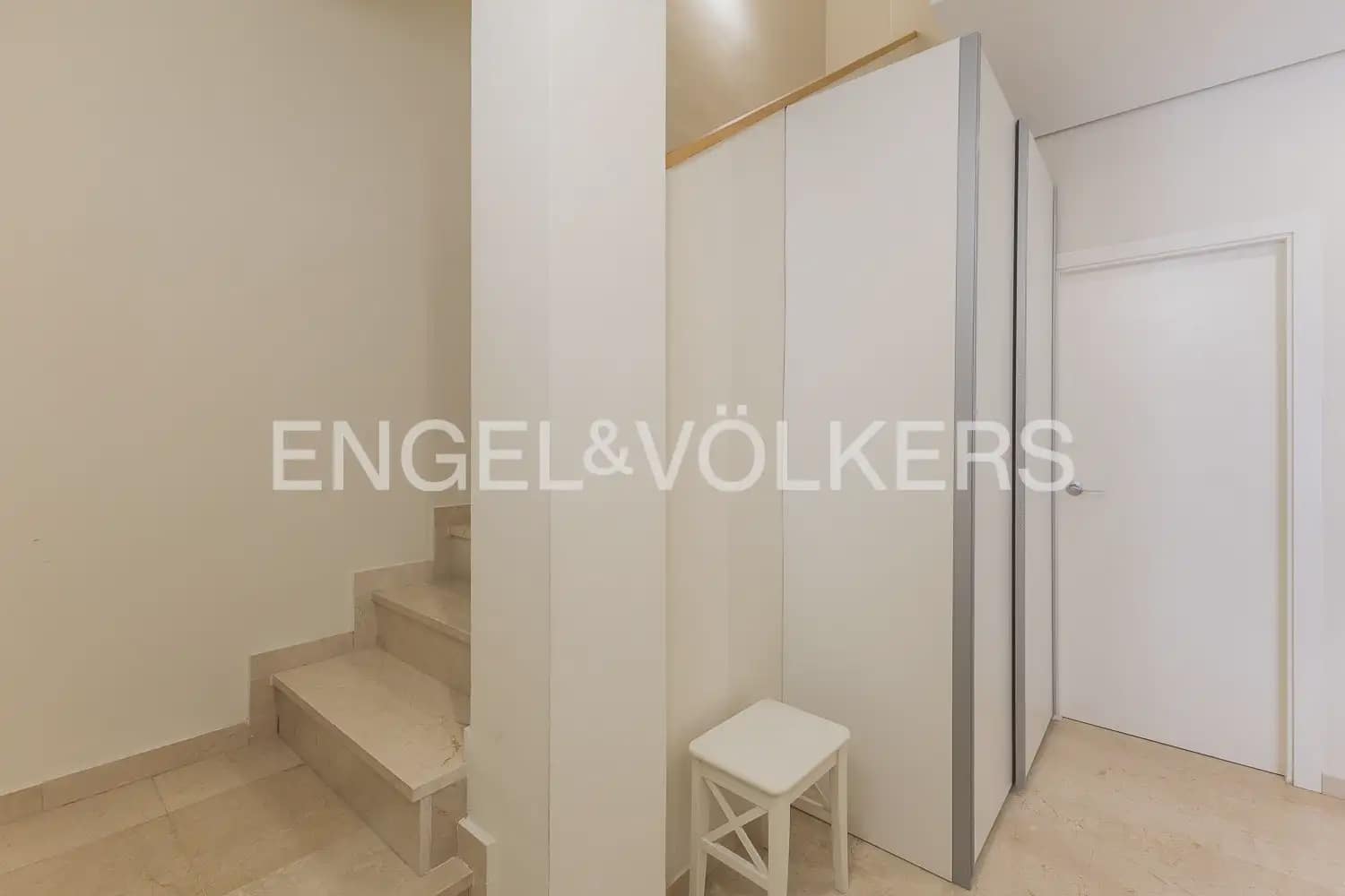 3 bedroom Terraced Villa for rent in Rocafort with garage - € 2,500 (Ref: 9898275)