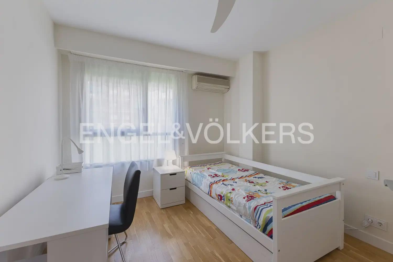 3 bedroom Terraced Villa for rent in Rocafort with garage - € 2,500 (Ref: 9898275)