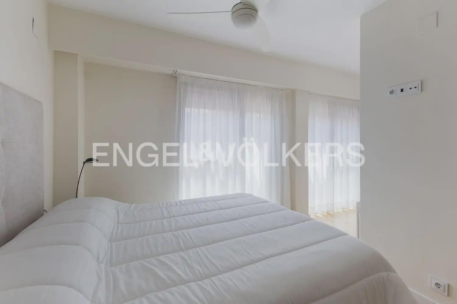 3 bedroom Terraced Villa for rent in Rocafort with garage - € 2,500 (Ref: 9898275)